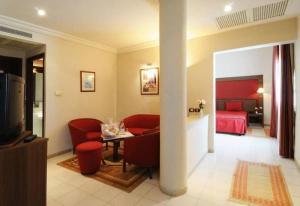 Voodi või voodid majutusasutuse Hotel du Parc toas