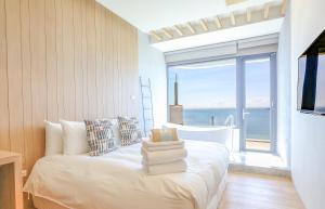 a bedroom with a bed with a view of the ocean at Laguna Villas & Resorts in Magong