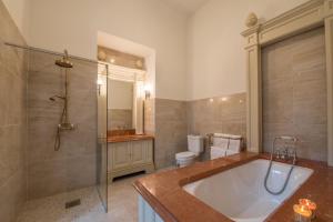 Kúpeľňa v ubytovaní Kernu Manor Hotel & SPA