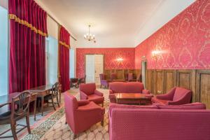 Posedenie v ubytovaní Kernu Manor Hotel & SPA