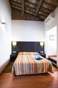 Posteľ alebo postele v izbe v ubytovaní Hotel Miramar Badalona