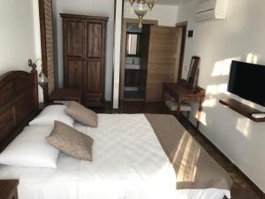 Postel nebo postele na pokoji v ubytování Ayshe Hotel