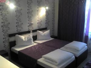 Postel nebo postele na pokoji v ubytování Best Hotel