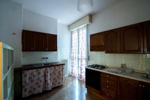 A cozinha ou cozinha compacta de Residenza Viale Mentana