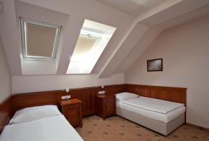 Postel nebo postele na pokoji v ubytování Hotel Tacl