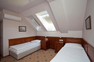 Postel nebo postele na pokoji v ubytování Hotel Tacl