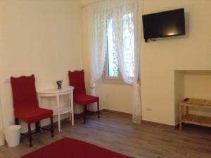 A television and/or entertainment centre at El Doorado