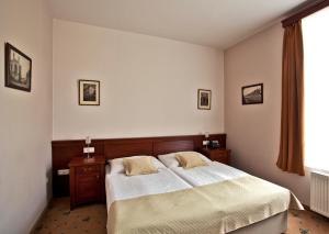 Postel nebo postele na pokoji v ubytování Hotel Tacl