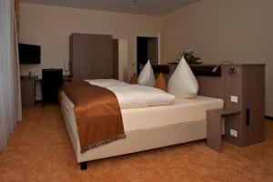 מיטה או מיטות בחדר ב-Am Schlosspark