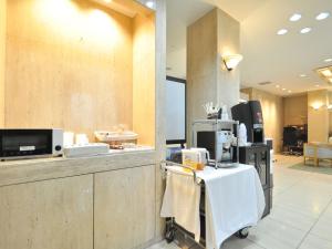 a kitchen with a counter with a table with towels at Kobe City Gardens Hotel (Formally Hotel Kobe Shishuen) in Kobe