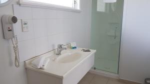 Koupelna v ubytování Coachman Motel