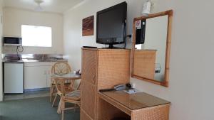 A television and/or entertainment centre at Coachman Motel