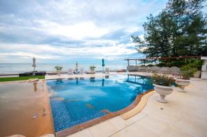 Bazén v ubytování My Resort Condo Hua Hin F202 nebo v jeho okolí