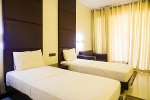 Letto o letti in una camera di Miridiya Lake Resort