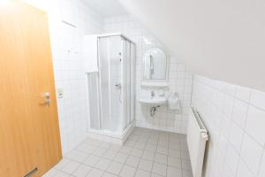Bathroom sa Gästehaus Ulrichsberg