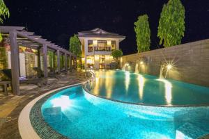 Πισίνα στο ή κοντά στο Atithi Resort & Spa