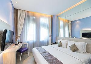 Cama o camas de una habitación en Royal City Hotel