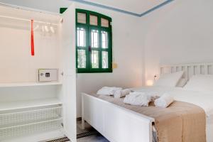 Un pat sau paturi într-o cameră la Hostal Alegre