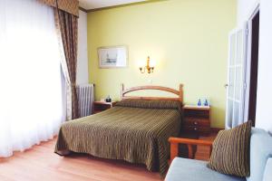 Posteľ alebo postele v izbe v ubytovaní Hotel Miramar Badalona