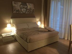 Postel nebo postele na pokoji v ubytování Aruna Suites