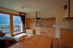 A kitchen or kitchenette at Chalet Teo e Marianna
