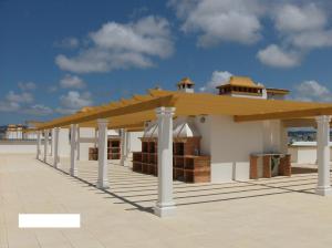 a pavilion on the roof of a building at Apartamento do Atlantico in Gala