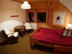 Postel nebo postele na pokoji v ubytování Urige Almhütte Innerkrems