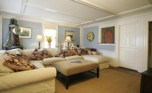 a living room with a couch and a table at Beach & King Street Inn in Rockport