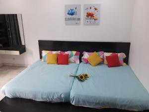 Postel nebo postele na pokoji v ubytování JB Homestay Bukit Indah WiFi CIQ Mall Legoland Free Parking