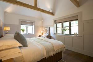 a bedroom with a large bed and two windows at Hurley House Hotel in Hurley +96 photos