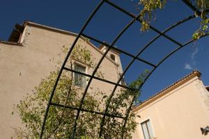 a building behind a fence with a window at Convento di San Colombo in Santo Stefano di Sessanio