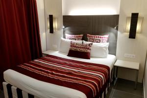 Postel nebo postele na pokoji v ubytování ONOMO Hotel Lomé