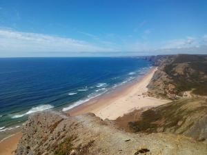 a view of a beach from a cliff at Vivenda Familia Pedro in Vila do Bispo
