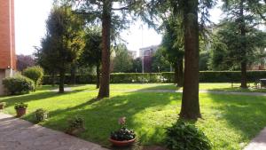 a park with trees and plants in the grass at La casa di Lucia in Bergamo