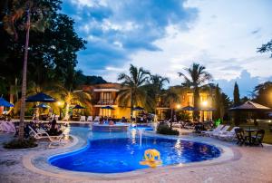 a pool at a resort with people sitting around it at Hotel Villa Del Marques in Sopetran