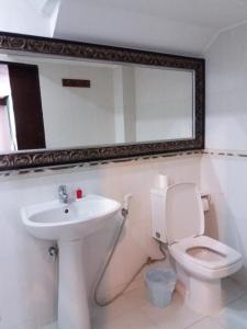 Koupelna v ubytování Nicha Suite Hua Hin Hotel