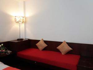 Posezení v ubytování Nicha Suite Hua Hin Hotel