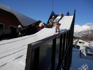 Lodge Karunaju & The Alpine Grill žiemą