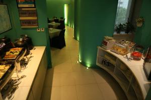 Кухня или мини-кухня в Jingjiang Inn Taiyuan Fuxi Street Wanda Plaza

