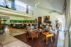 Χώρος καθιστικού στο Kamehameha Luxury Villa