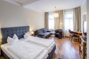 Postel nebo postele na pokoji v ubytování Hotel Zum Roten Tore