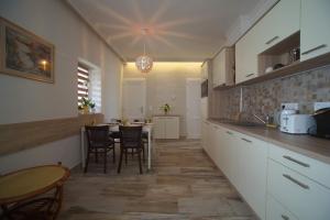 A kitchen or kitchenette at Holiday Home Podium