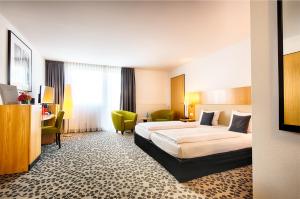 Postel nebo postele na pokoji v ubytování Offenbach Plaza Hotel