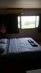 Postel nebo postele na pokoji v ubytování Renovate Room Near Impact