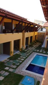 a house with a swimming pool in the yard at Reserva dos Corais in Cabo de Santo Agostinho