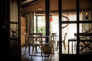 a dining room with a table and chairs and a window at De Aldaca Rural - Only Adults in Jerte