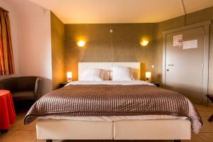 Postel nebo postele na pokoji v ubytování Arconaty Hotel