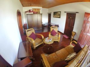 Khu vực ghế ngồi tại Nuwara Eliya Hills Rest