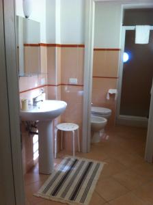 a bathroom with a sink and a toilet at RESIDENZA SERENA B&B - Centro Storico in Mantova +21 photos