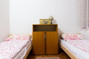 Ένα ή περισσότερα κρεβάτια σε δωμάτιο στο Apartment Košuta A2